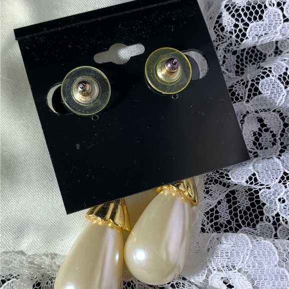 Vintage Gold Tone Rhinestone Faux Pearl Dangle Runway Design Earrings - Picture 3 of 3